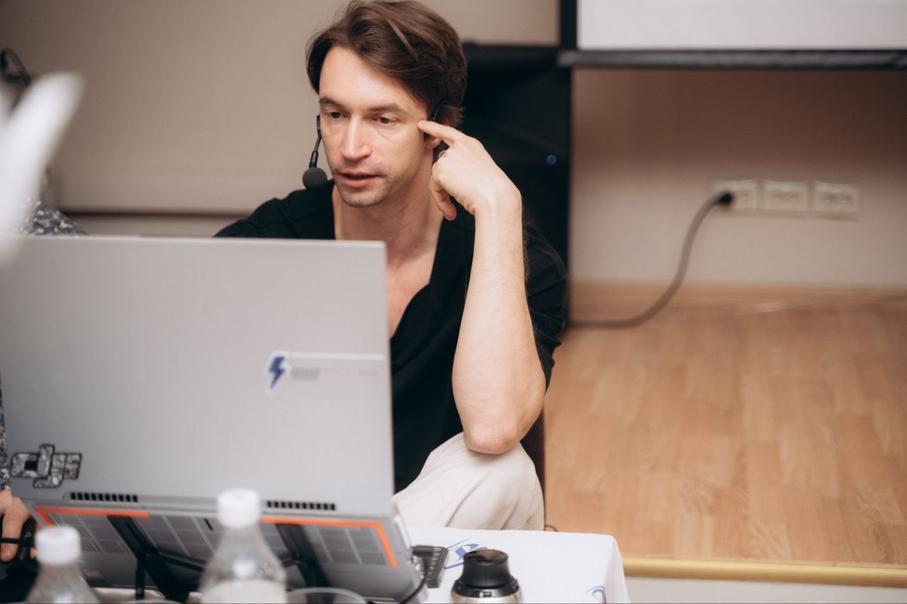 Mikhail Shishkin at a clinical workstation reviewing a digital treatment plan